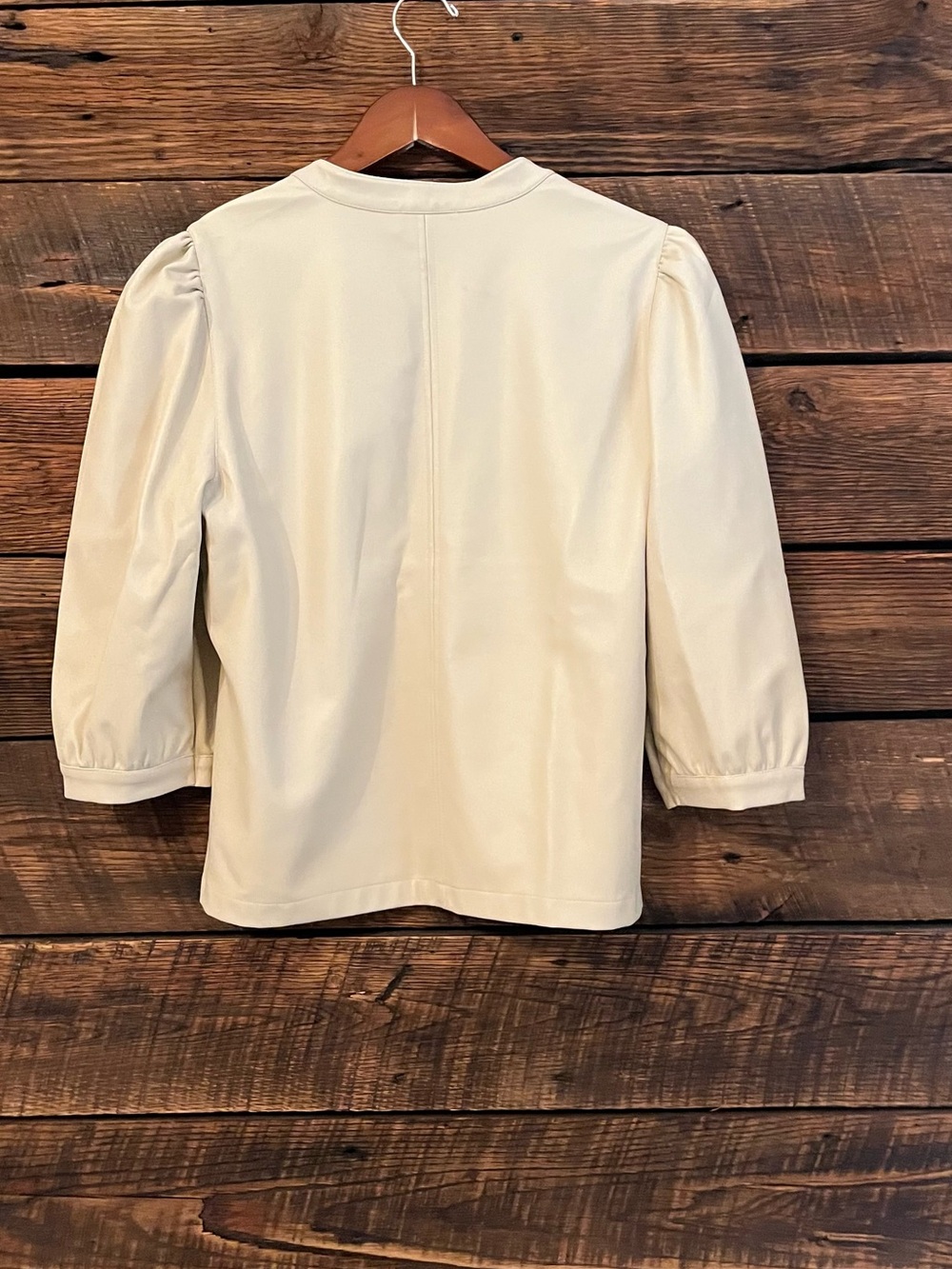Evereve vegan leather puff sleeve blouse split v-neck cream fall large - Picture 4 of 6